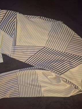 Old Navy Women's Striped Leggings - Cream & Gray